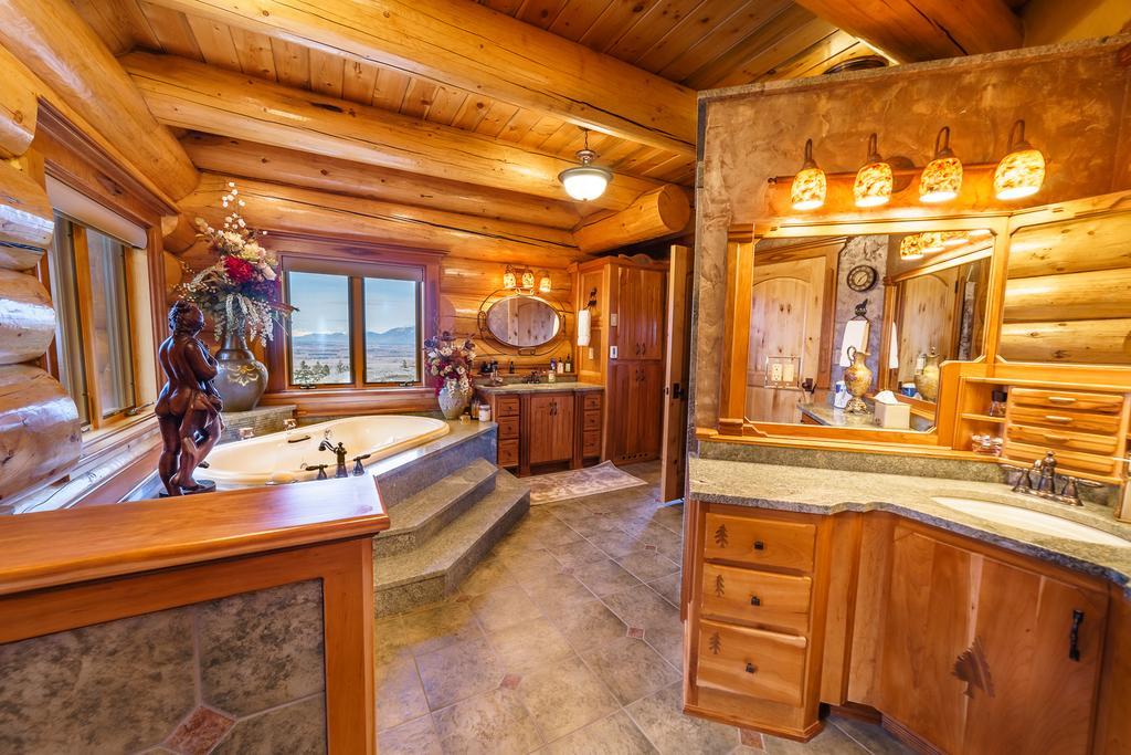 Coyote Bluff Estate Bed & Breakfast Somers Exterior photo
